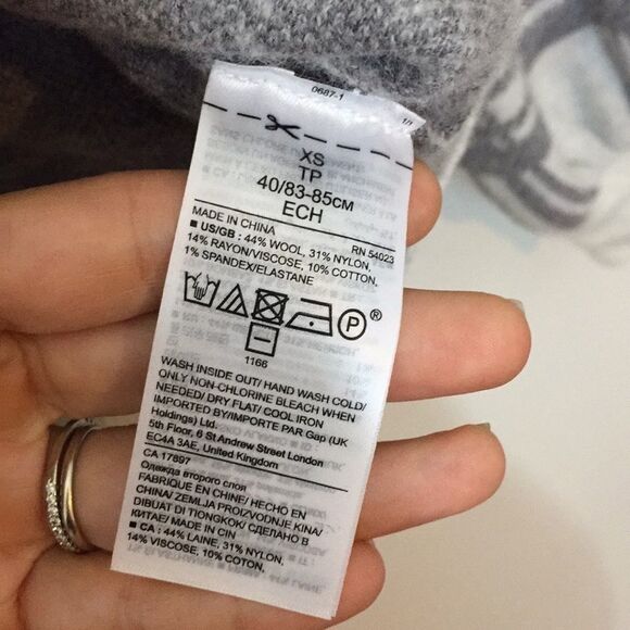 Banana Republic plaid sweater‎ - Picture 4 of 5